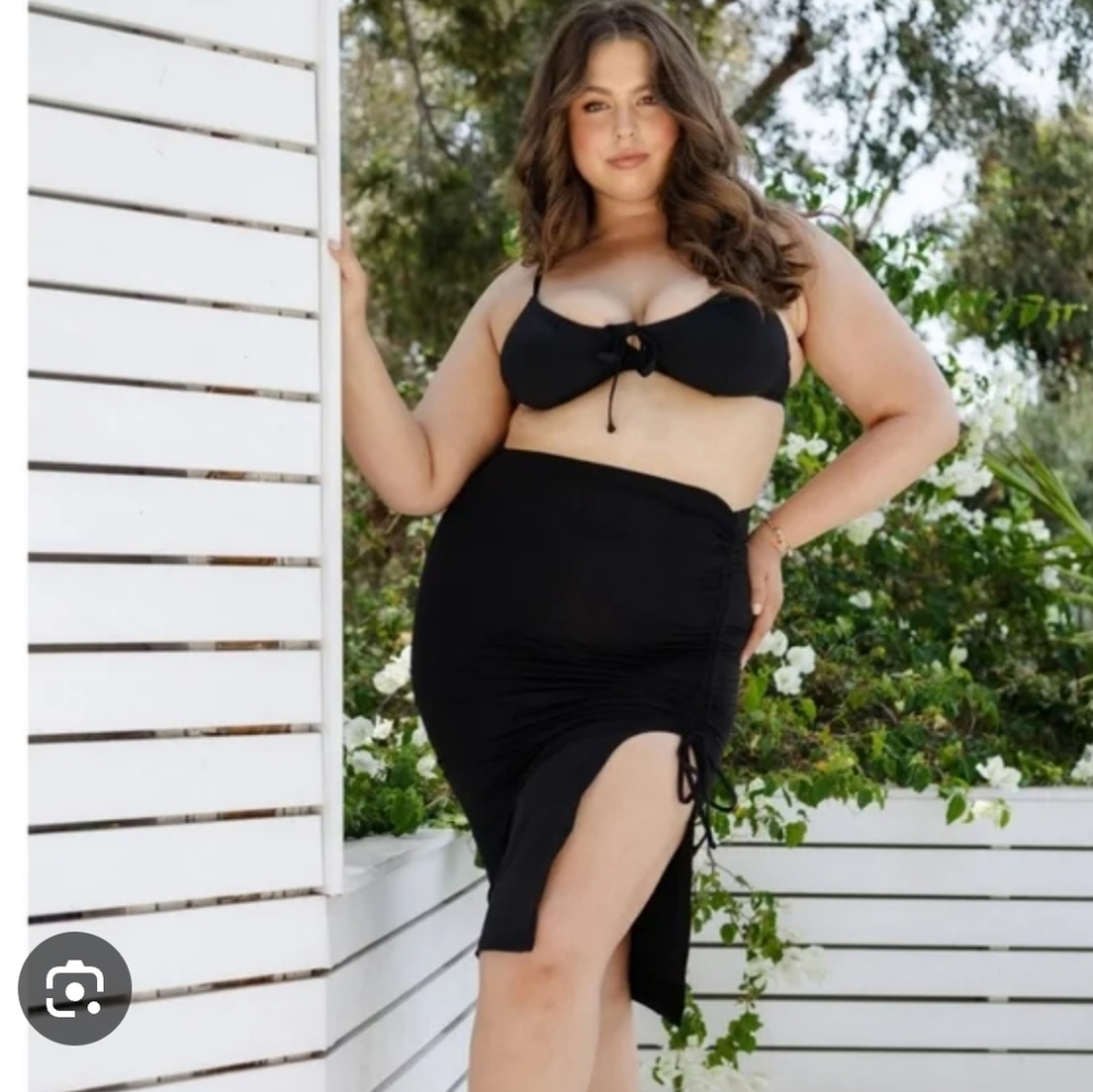 Toluca/Balance Athletica/Vitality solina midi swim skirt. Color Onyx. Size small